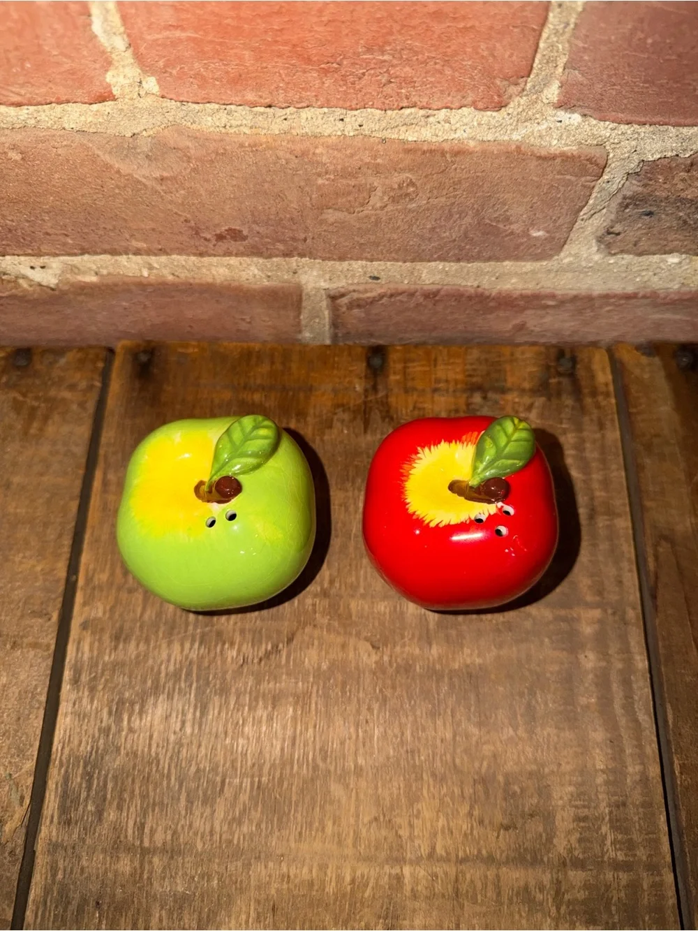 Glossy Red and Green Ceramic Apple Accent Pair Salt Pepper Shakers Match